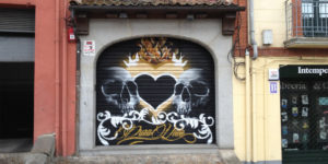 Graffiti en el cierre de Pura Vida Segovia
