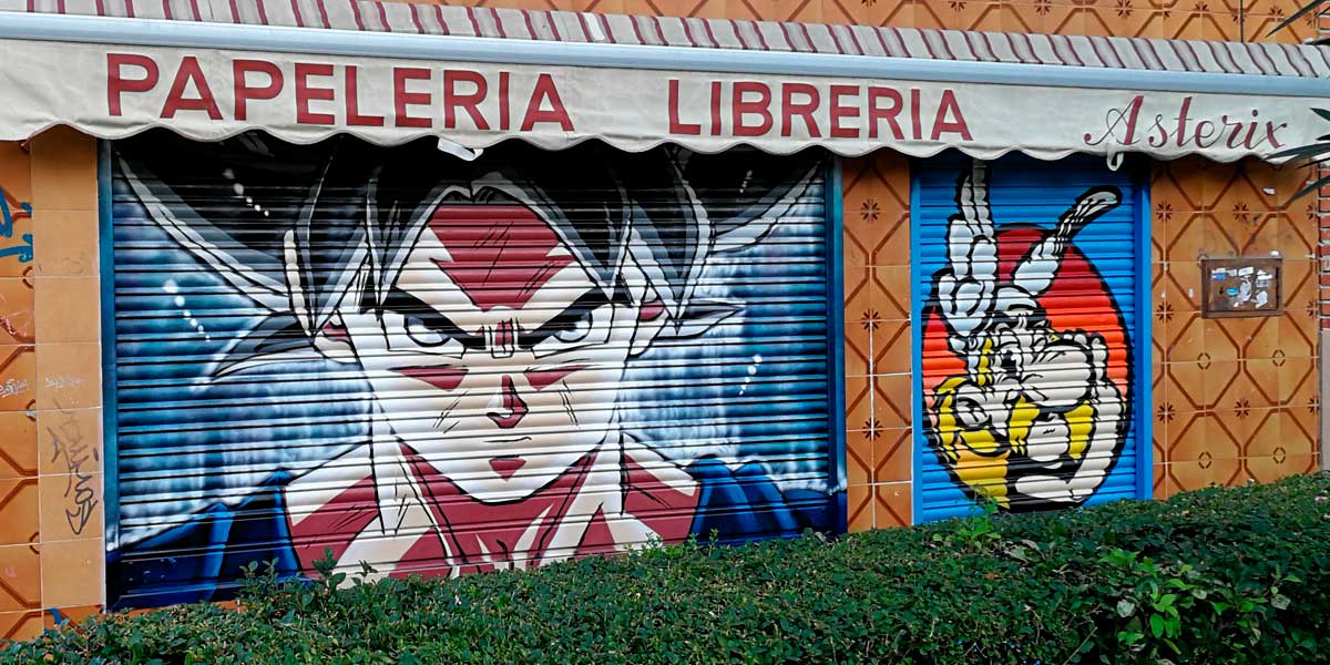 Graffiti de Goku y Asterix en cierre.