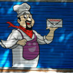 Graffiti de dibujo de cocinero en cierre metálico.