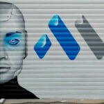 Graffiti de cyborg y logo en cierre.