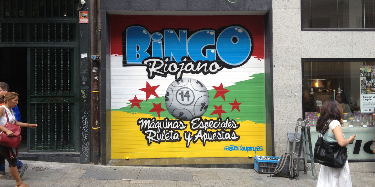 Graffiti en el cierre del Bingo Riojano en Madrid