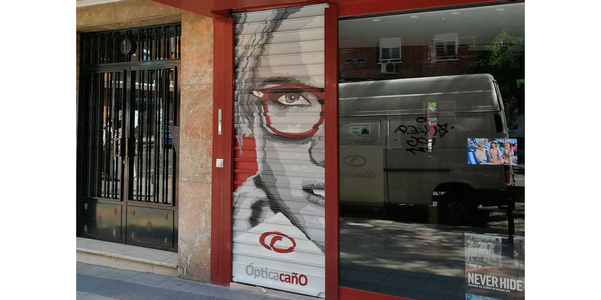 Graffiti en óptica de Madrid.