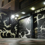 Graffiti en los cierres de Carhartt en Madrid