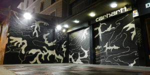 Graffiti en los cierres de Carhartt en Madrid