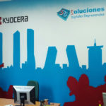 Mural decorativo con temática madrileña en oficina