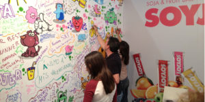 Graffiti participativo en el stand de SOYJOY en IFEMA