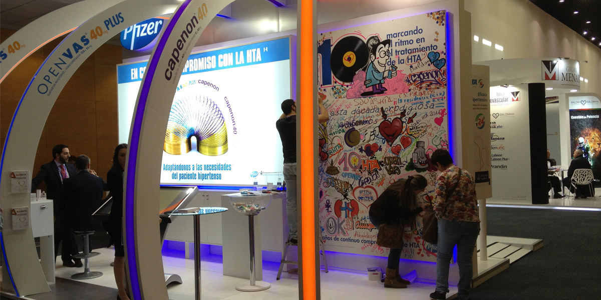 Graffiti en directo en stand de Pfizer en evento en IFEMA