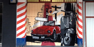 Mural decorativo en puerta de garaje en Valladolid