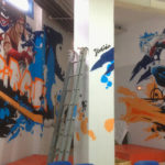 Spiderman y Elektra en graffiti en gimnasio