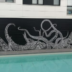 Graffiti profesional de Kraken en piscina de Madrid.