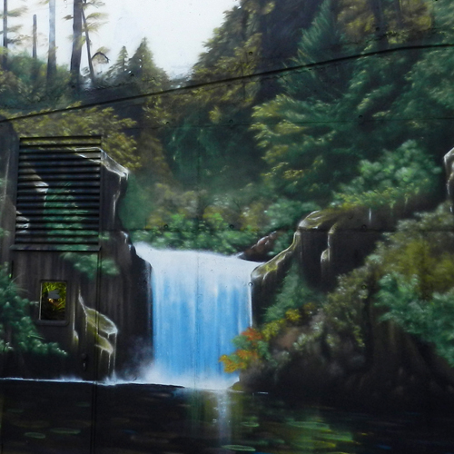 Graffiti mural realista de cascada