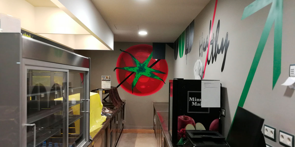 Graffiti profesional de tomate en Madrid.